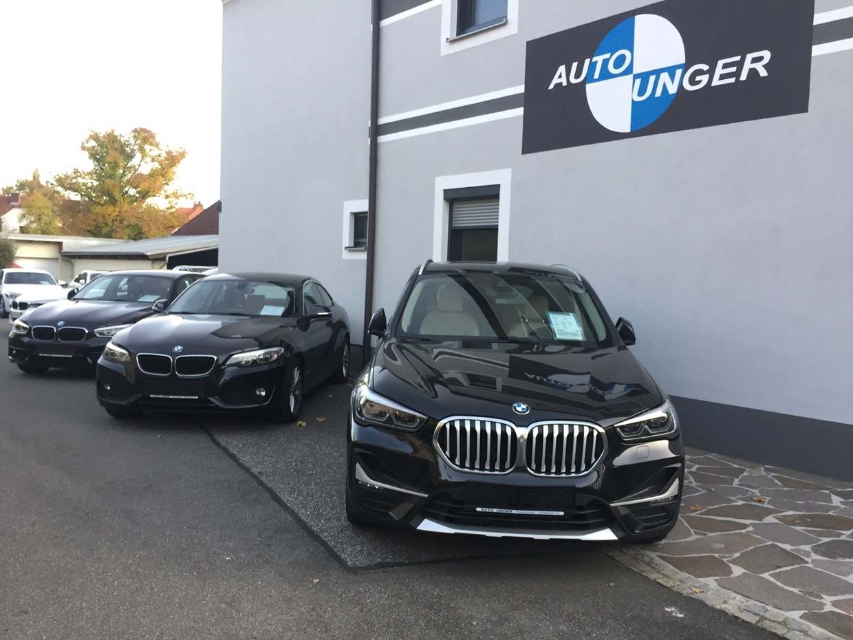 BMW Gebrauchtwagen vor dem Firmengebäude von Auto Unger in Fürstenfeld
